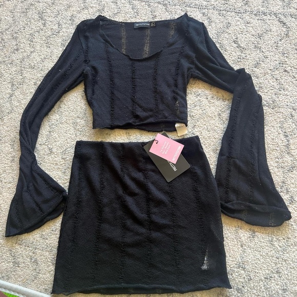 Pretty little thing black ladder knit flare sleeve crop top and mini skirt - Picture 2 of 4